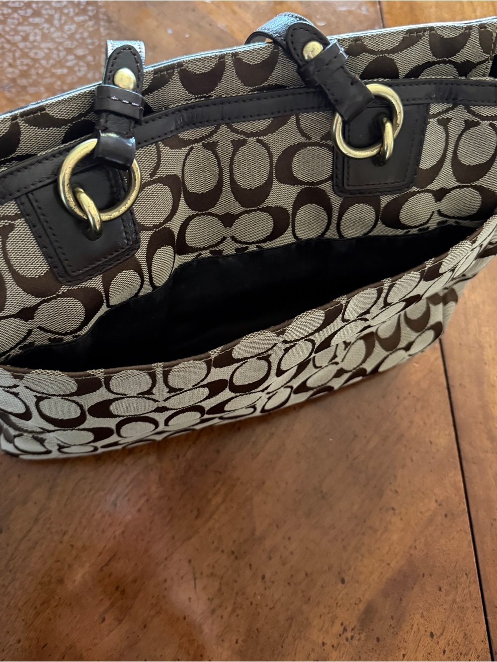 Coach Gallery Signature Zip Tote - Picture 5 of 12